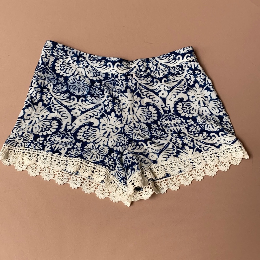 Banjul Damask Print Shorts View 3